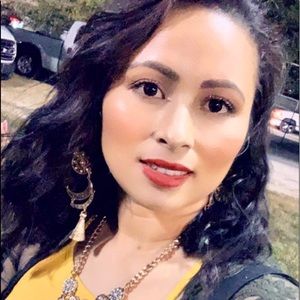 Meet your Posher, Emilia